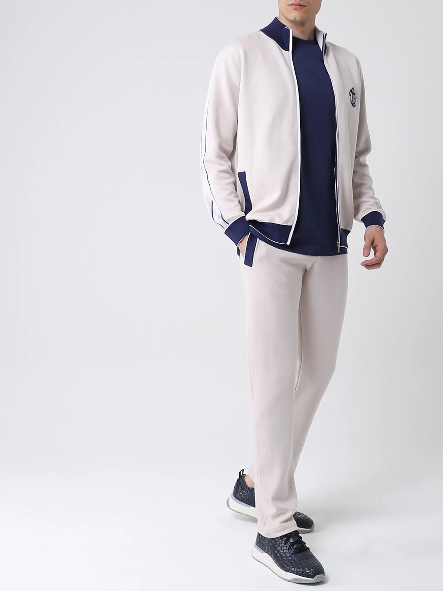 Костюм спортивный