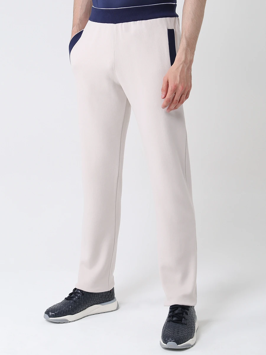 Костюм спортивный