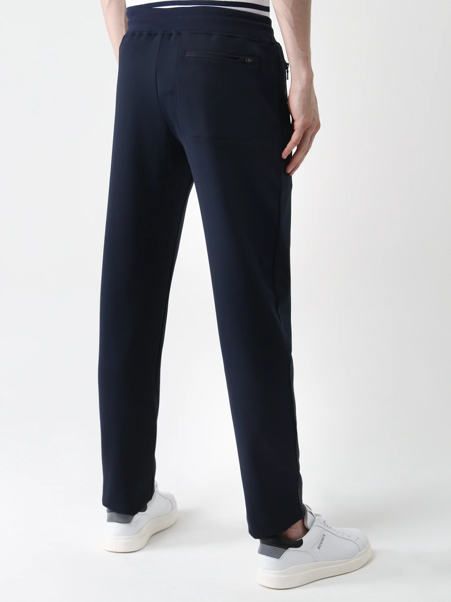 Костюм спортивный