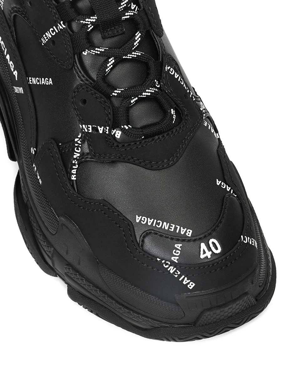 Кроссовки Triple S от BALENCIAGA за 126 900 рублей (цвет: черный, артикул:524039-W2FA1-1090) - купить в интернет-магазине VipAvenue